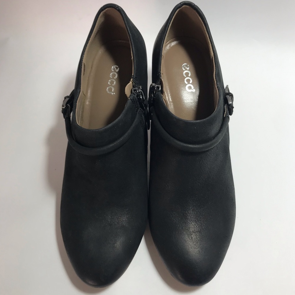 ECCO Women's Black Heeled Leather Booties Size 35 NIB - Picture 3 of 15